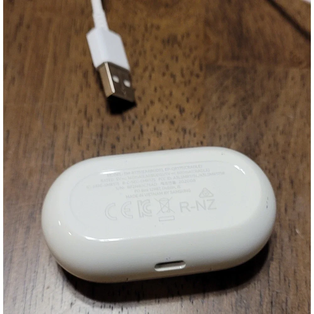 Samsung Galaxy Buds Plus SM R175 White Wireless Earbuds Charging Case Cable
